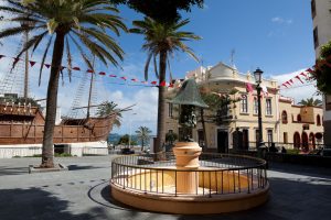 Santa Cruz • Zwerg „Enano“, Plaza de la Alameda, Seefahrtmuseum