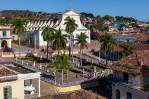 Plaza Mayor, Iglesia de la Santísima Trinidad, Trinidad, Kuba